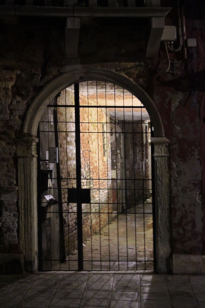 93 - Il cancello della notte.jpg